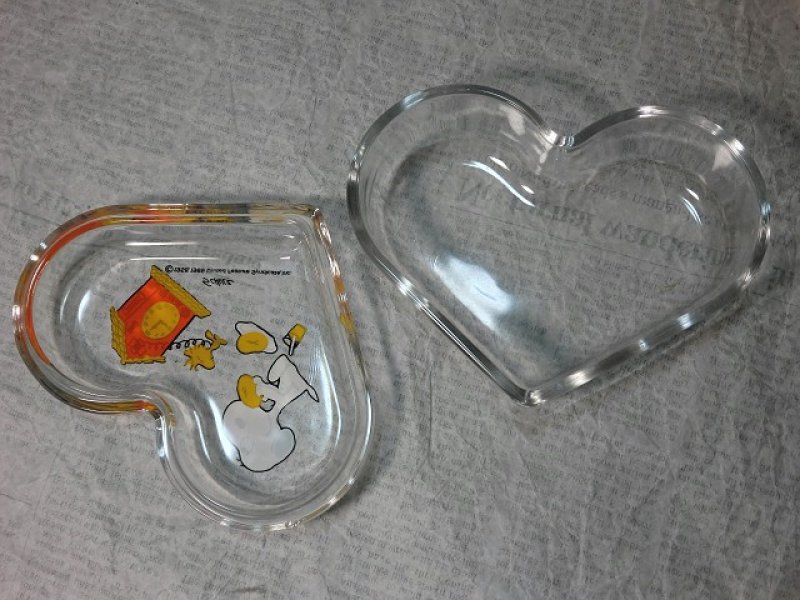 画像2: スヌーピーガラス製ハート型小物入れ（おやつ） (2)